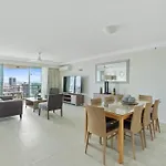 Crown Towers 2 Bedroom Ocean View Apartment Surfers Paradise