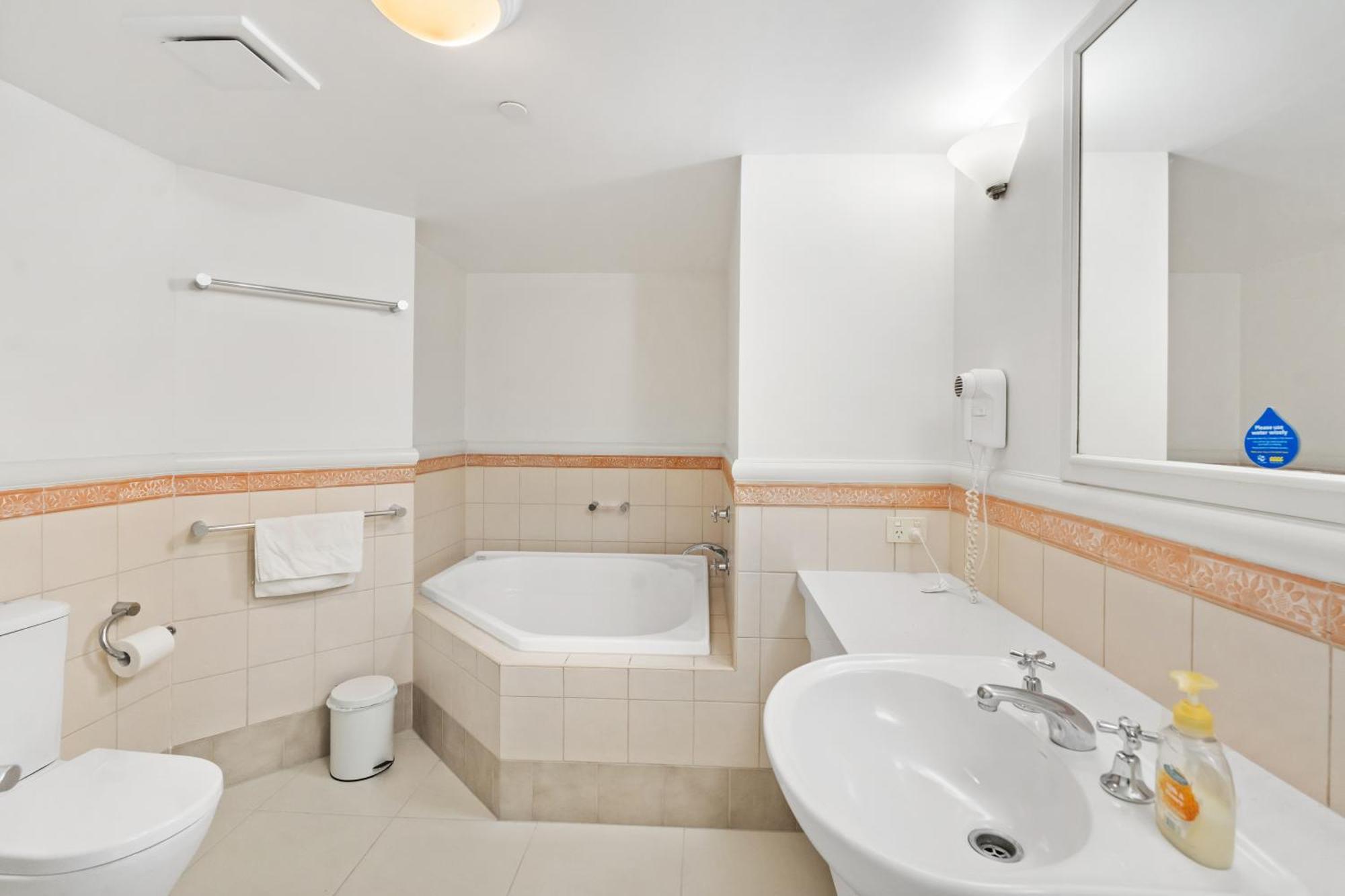 Crown Towers 2 Bedroom Ocean View Surfers Paradise Apartment