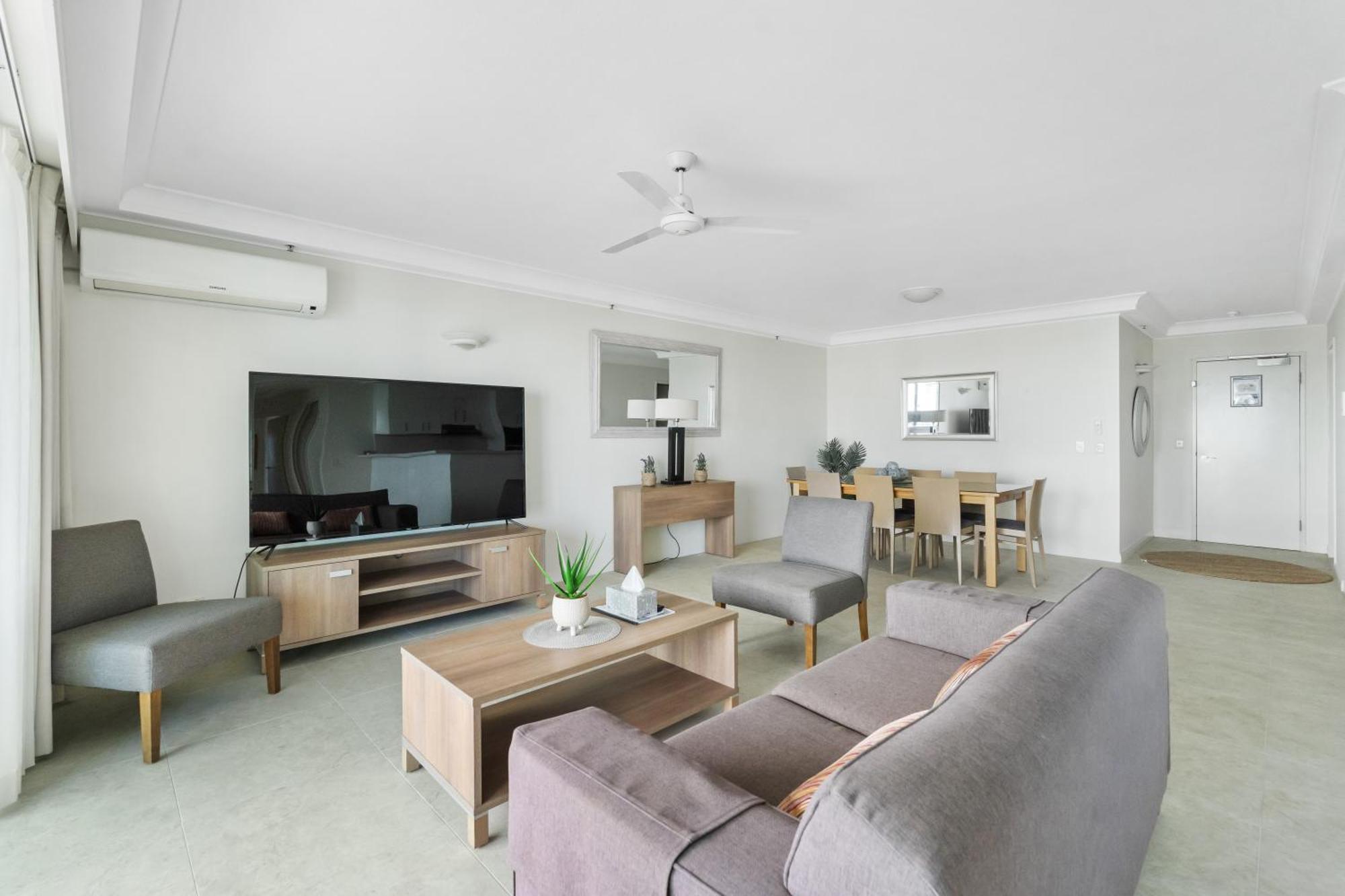 Apartment Crown Towers 2 Bedroom Ocean View Surfers Paradise