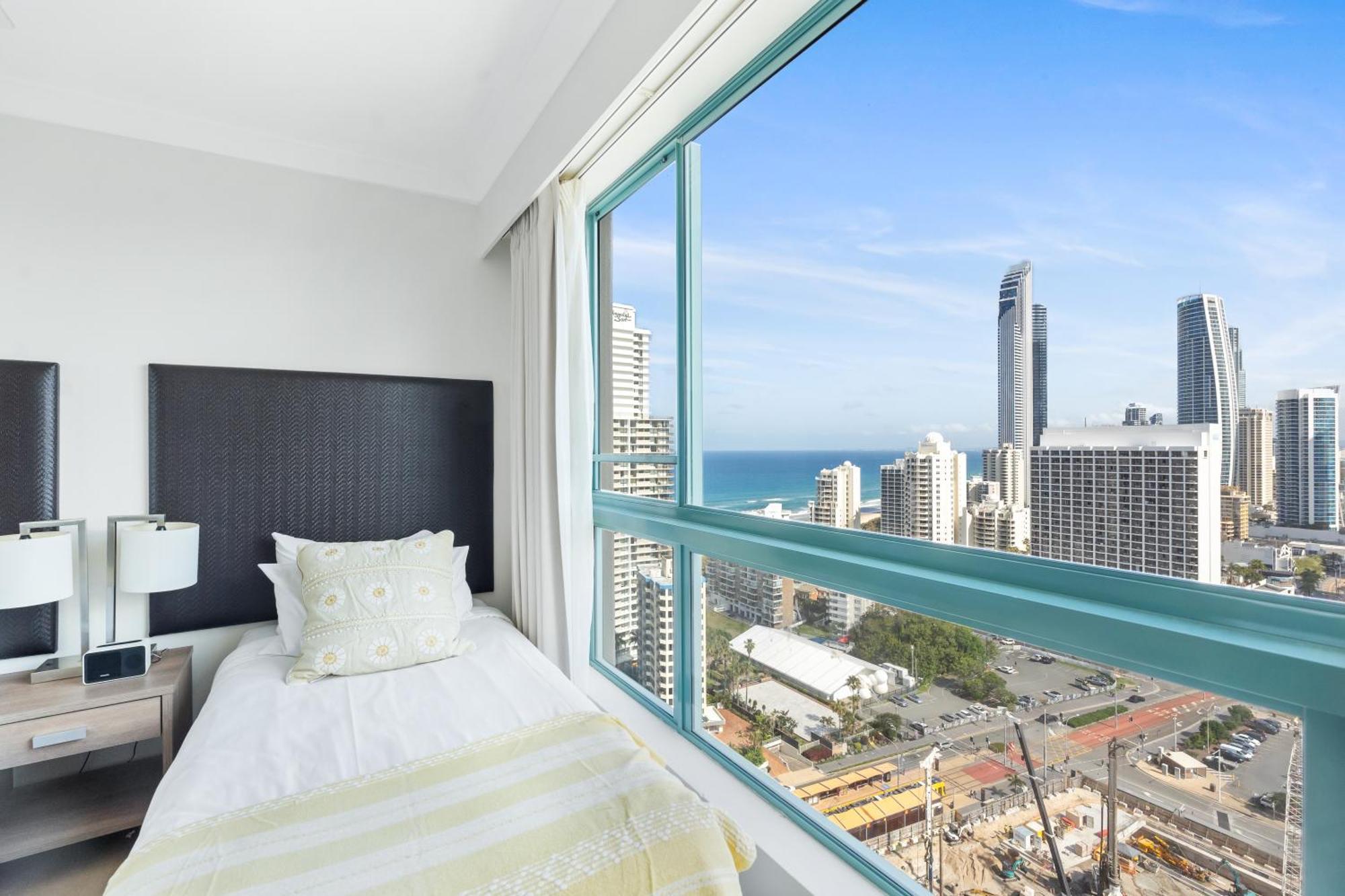 Crown Towers 2 Bedroom Ocean View Surfers Paradise Apartment *
