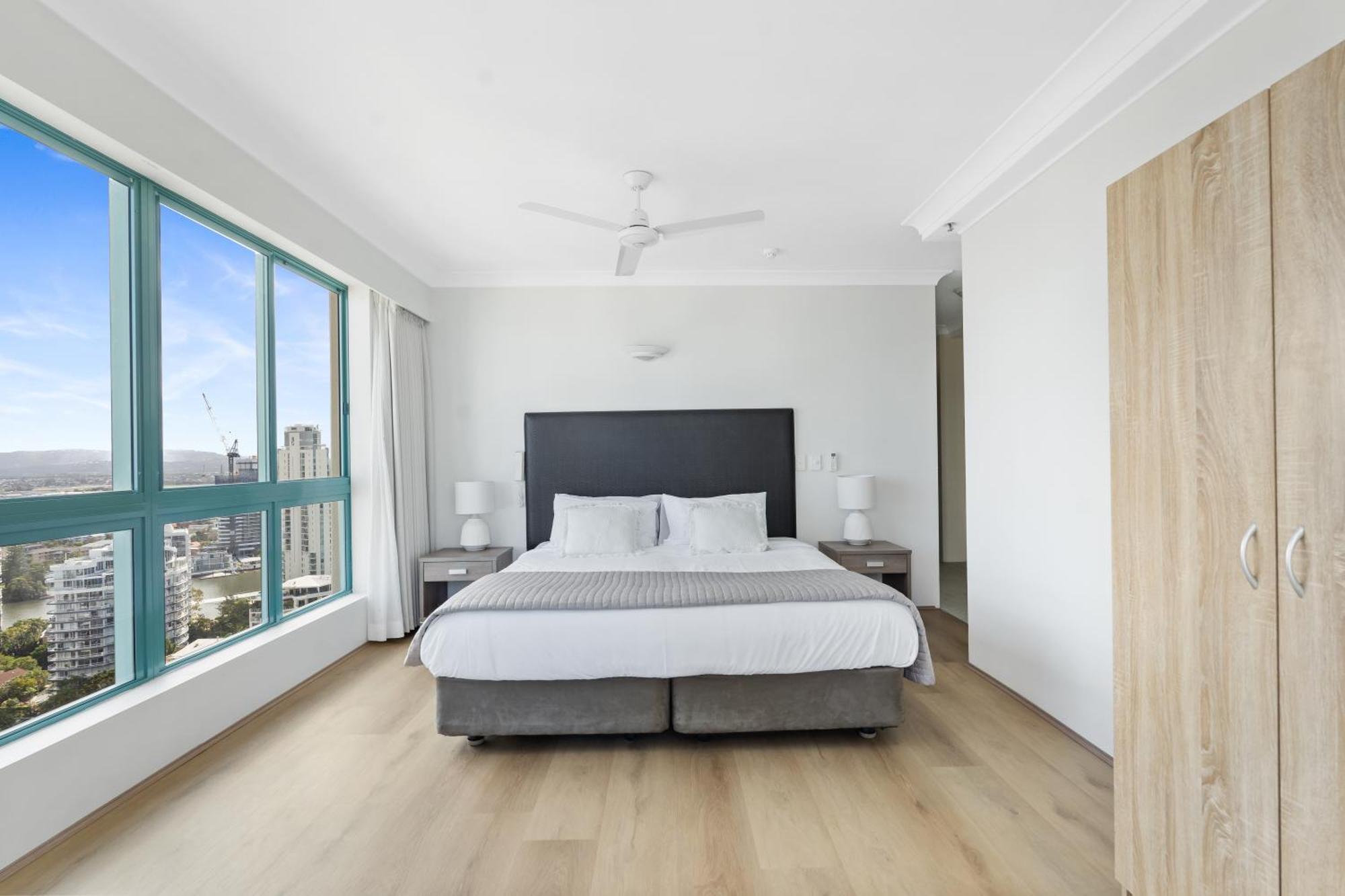 Apartment Crown Towers 2 Bedroom Ocean View Surfers Paradise Gold Coast