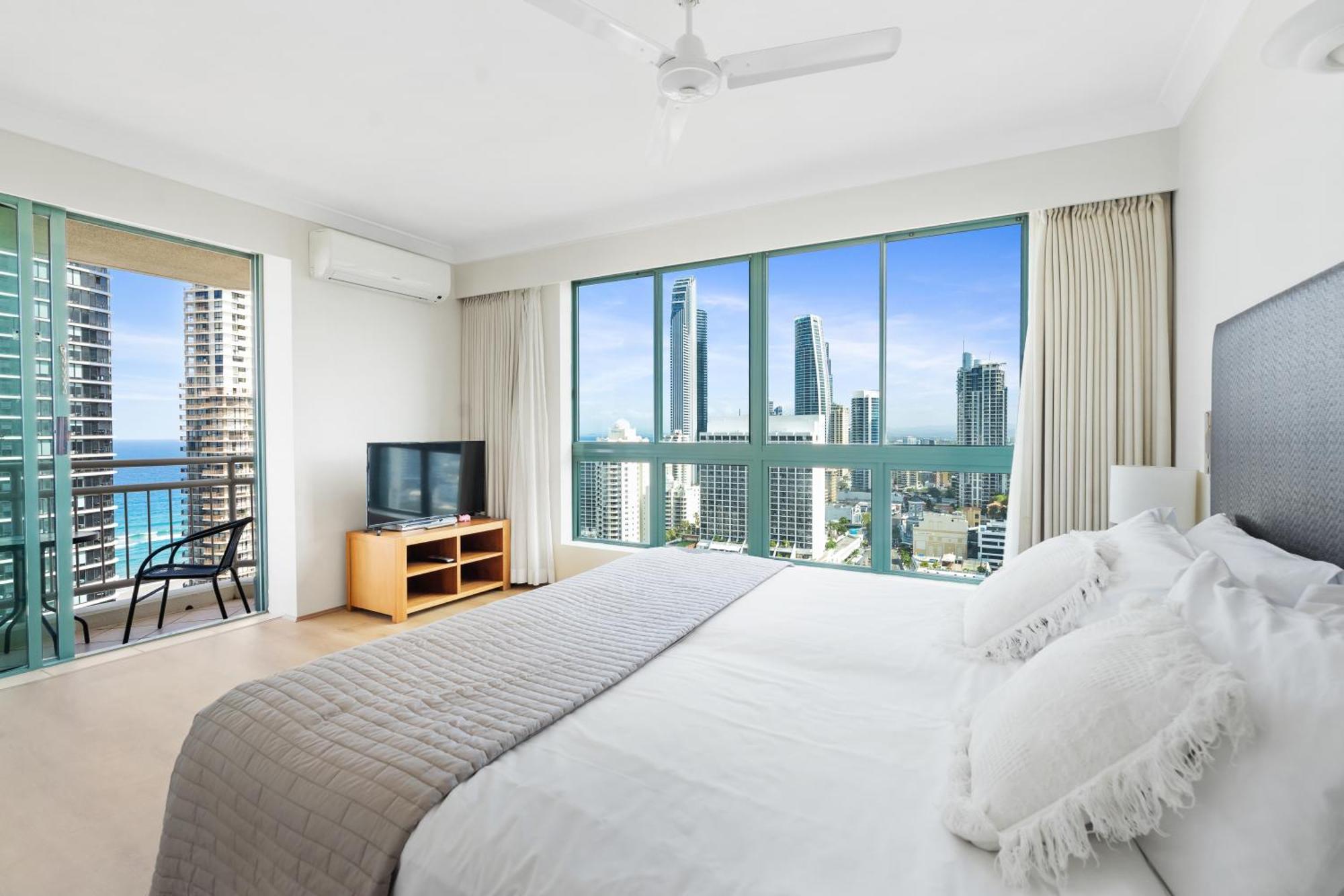 Crown Towers 2 Bedroom Ocean View Surfers Paradise *